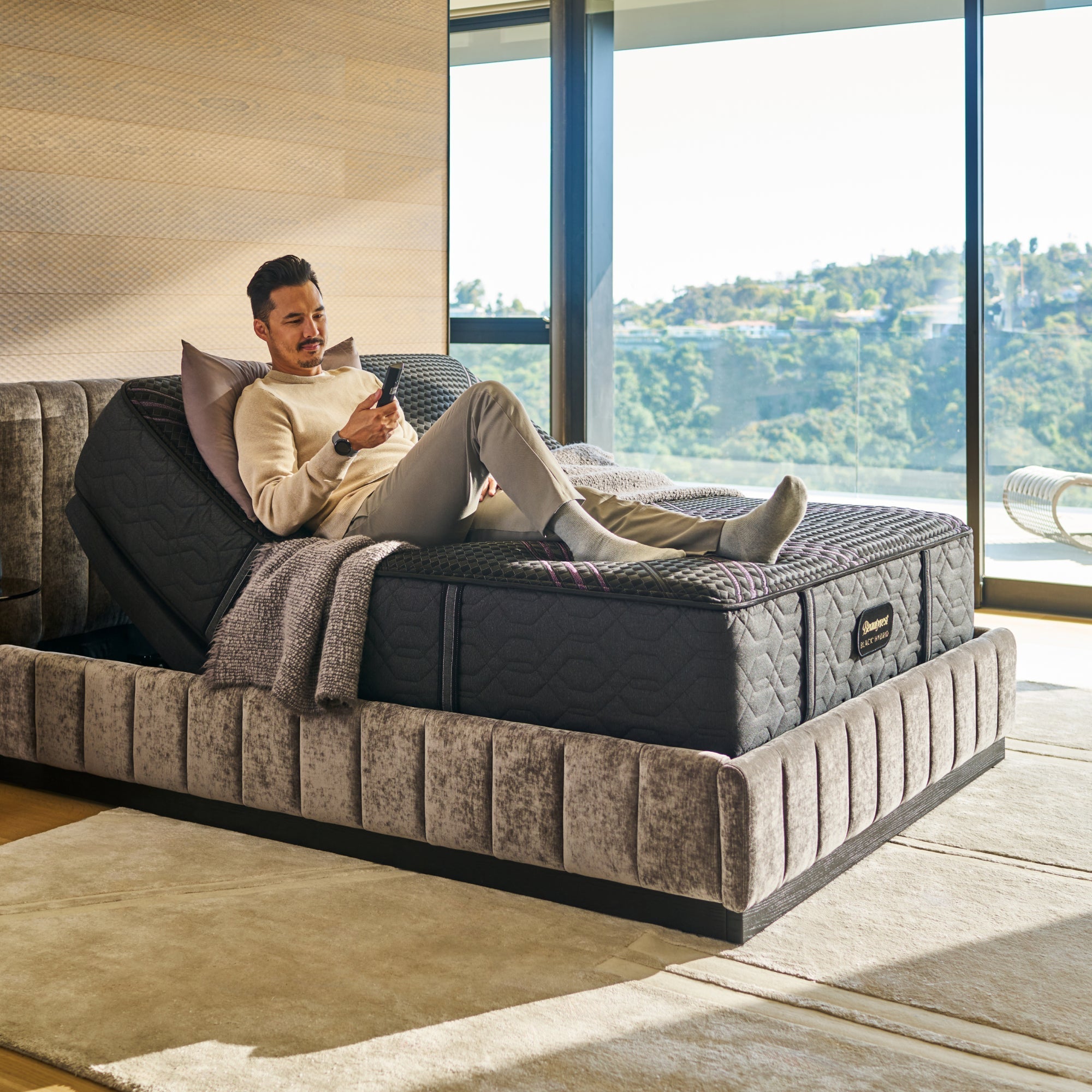 2410-BR-PDP-BlackHybrid-S2-AdjustBase_2x_b1d2f457-566c-4fcb-940e-d5a0e48ae751.jpg
